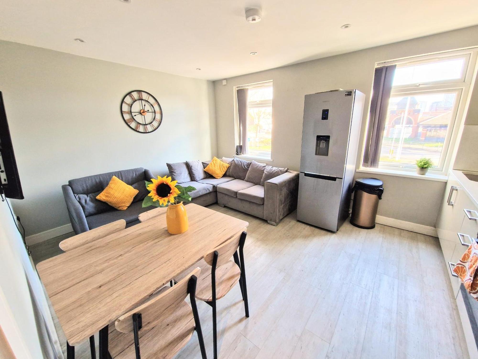 Central Reading Modern 3Br Flat - Walk To Station And High Street מראה חיצוני תמונה